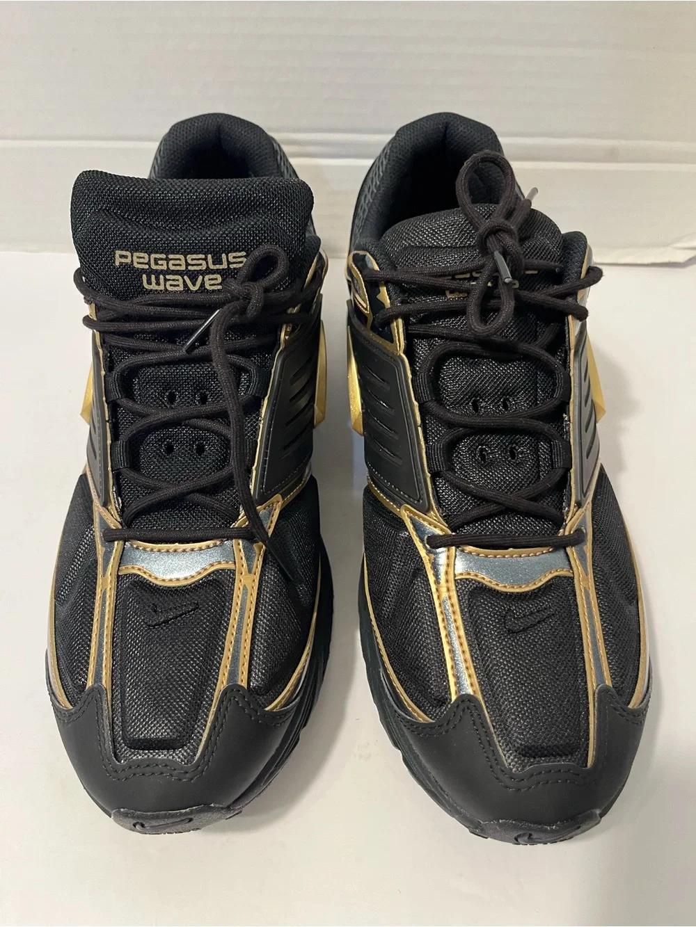 Nike Men’s Athletic Sneakers Black and Gold Size 13